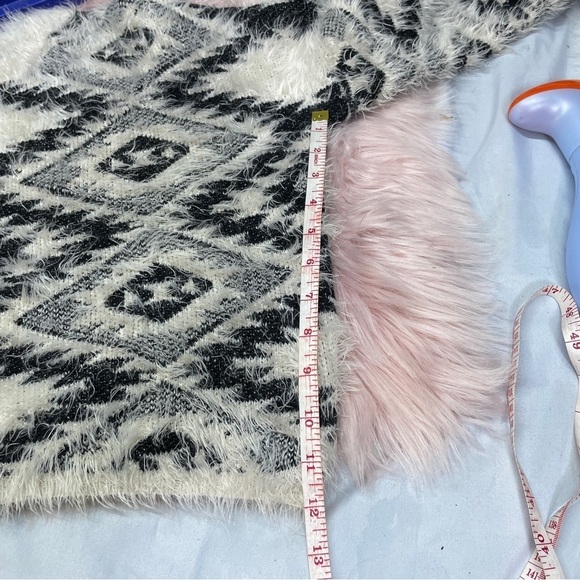 Crewneck
Cliche Aztec Sweaters - Picture 9 of 13